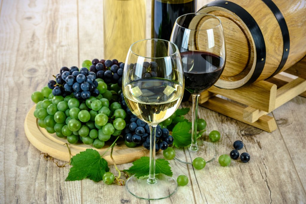 Red and white wine with grapes